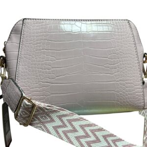 bolso texturizado con correa ajustable